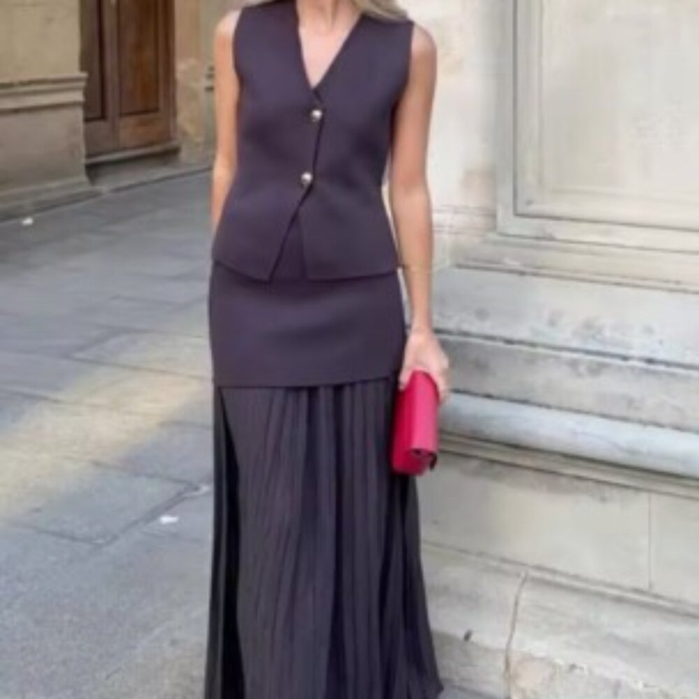 Sleeveless Black Maxi Skirt with Pleated Panel